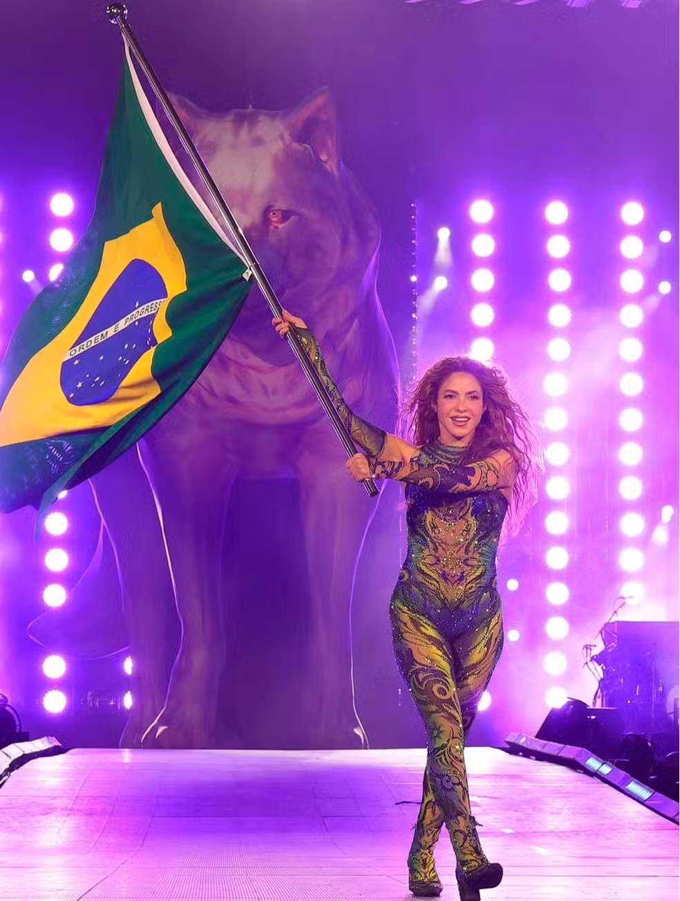 Shakira deixa o Brasil após show em Copacabana e relata “dia difícil”