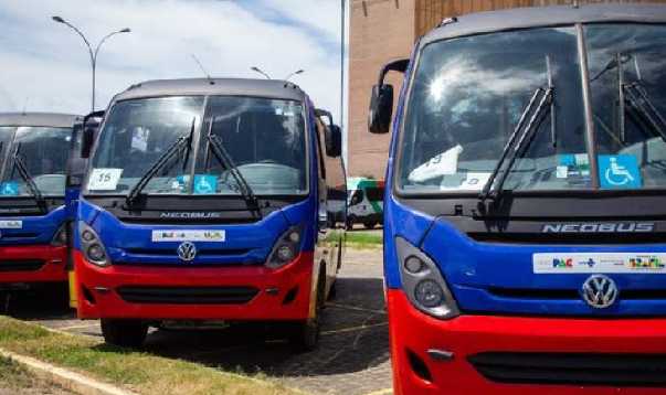 Entre os veículos a serem entregues estão micro-ônibus (Foto: Divulgação)