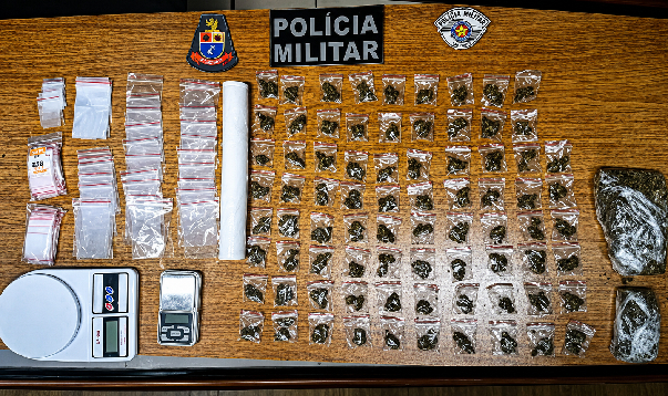 Homem é preso por tráfico de drogas após denúncia em Araçatuba