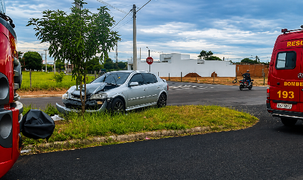 Motorista foge após acidente e jovem fica ferida em Birigui