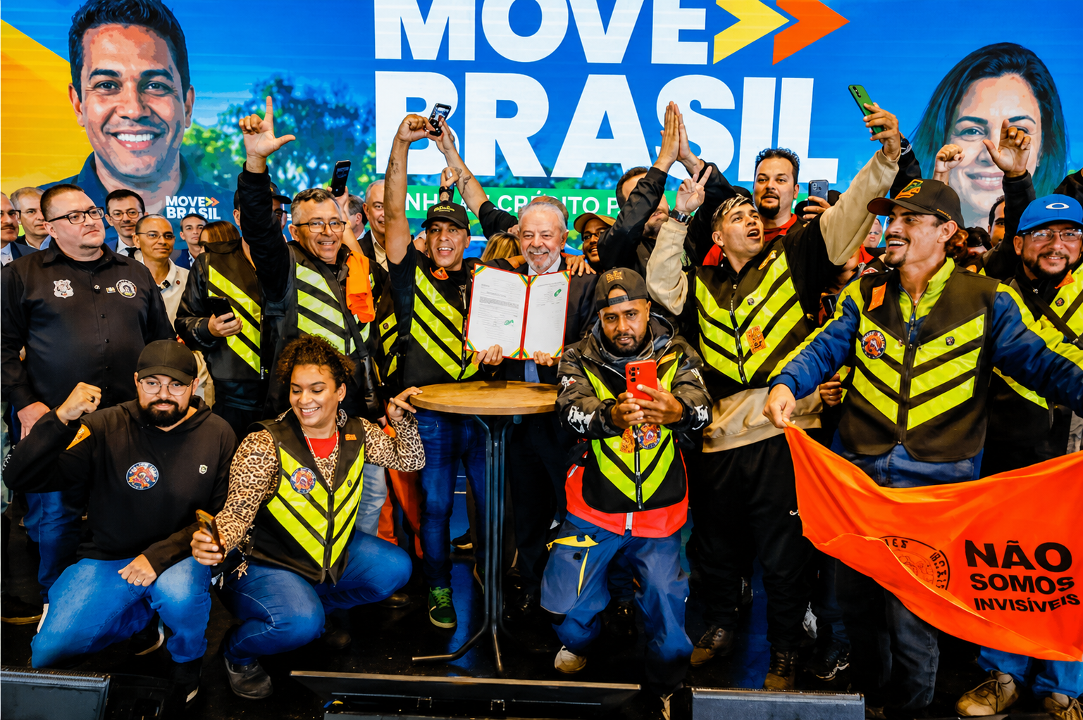 Lula lança programa de R$ 30 bilhões para motoristas de aplicativo e taxistas