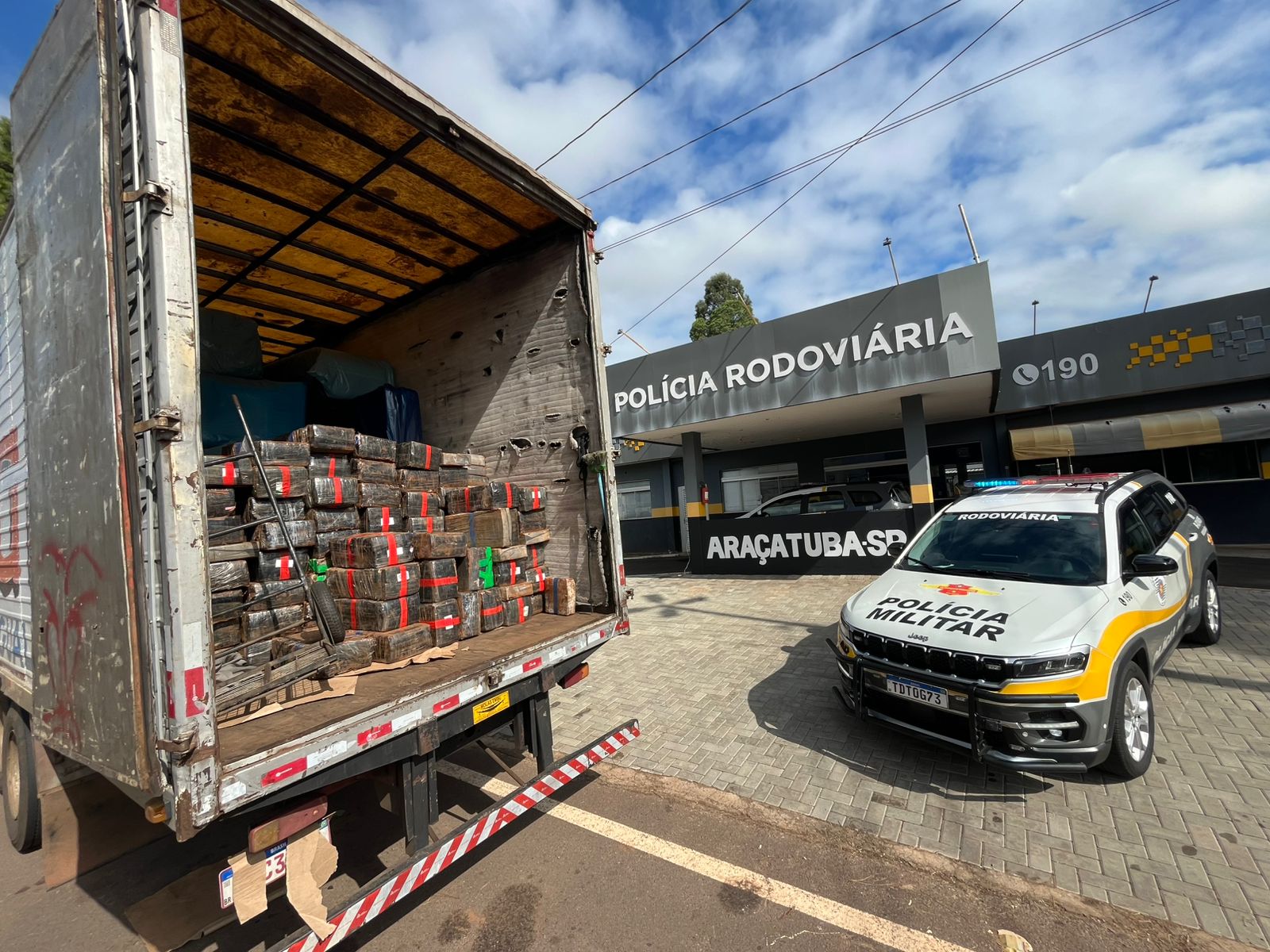 Operação conjunta apreende mais de uma tonelada de maconha escondida em caminhão