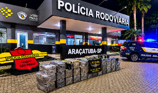 Mais de uma tonelada de maconha é apreendida em caminhão carregado com sucata em Araçatuba