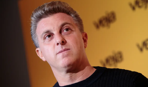 Crítico do Bolsa Família, Luciano Huck comprou jatinho com juros subsidiados pelo BNDES