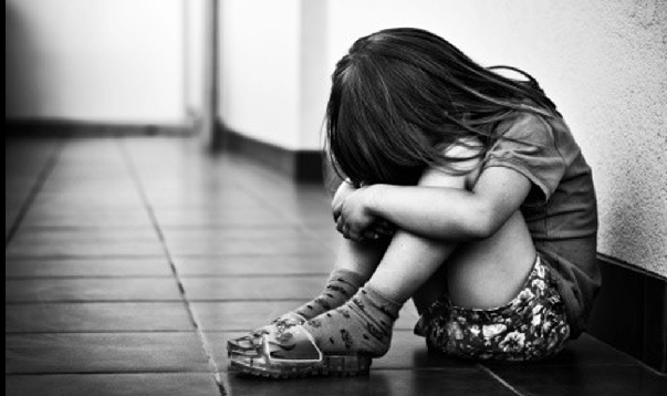 Mãe grava rotina da filha e denuncia supostos maus-tratos e tortura em escola