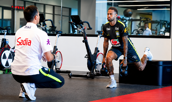 Neymar passa por exames, e CBF fala em "boa evolução"
