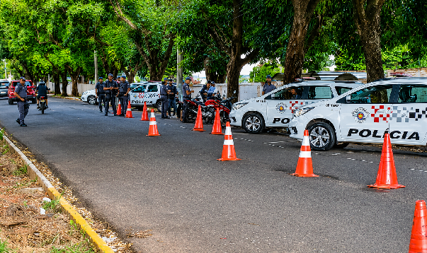 Operação "Baixo Ruído" aborda 640 pessoas e recolhe 54 motos na região