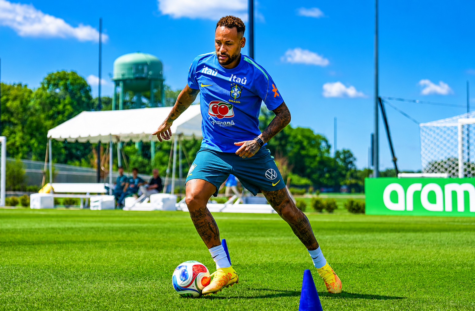 Titulares são preservados e Neymar faz primeiro treino integral com a Seleção