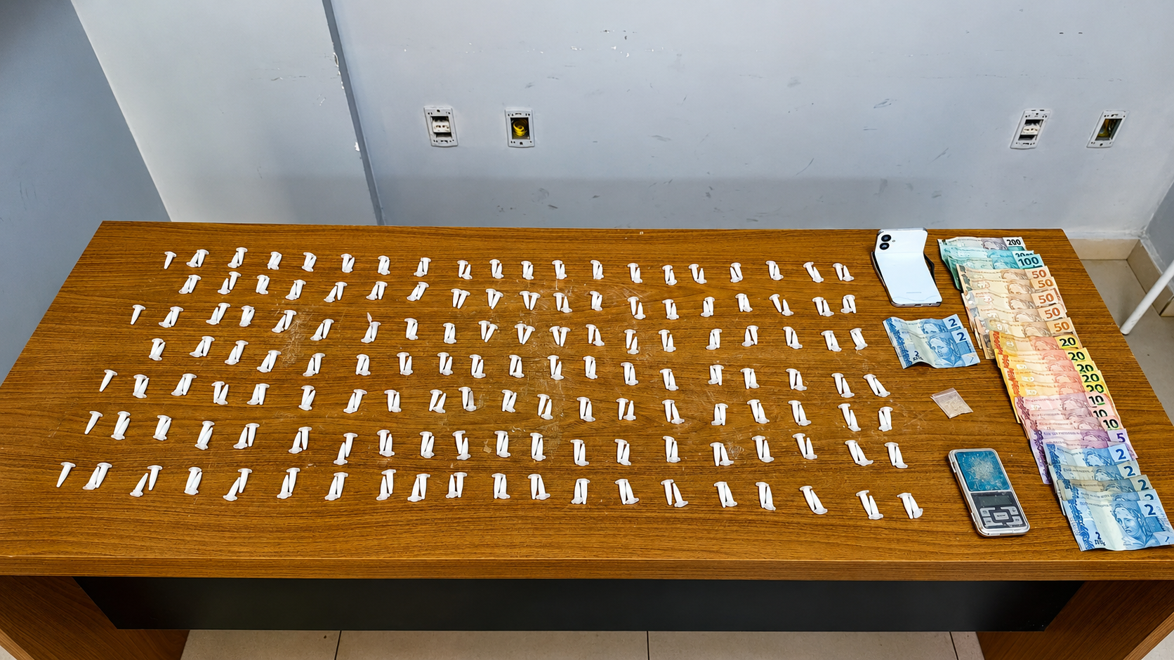 Mulher é presa com mais de 270 pinos de cocaína em Araçatuba