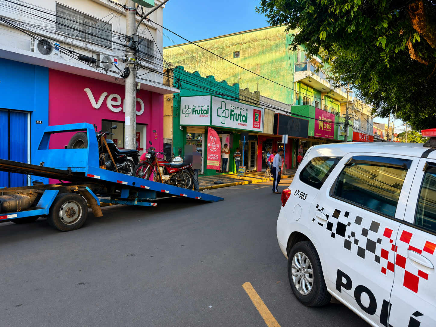 Operação da PM fiscaliza motos com escapamento barulhento e aplica 14 multas em Guararapes e Valparaíso