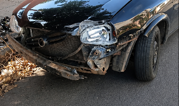 Batida entre carro e moto deixa jovem de 18 anos ferido em Birigui