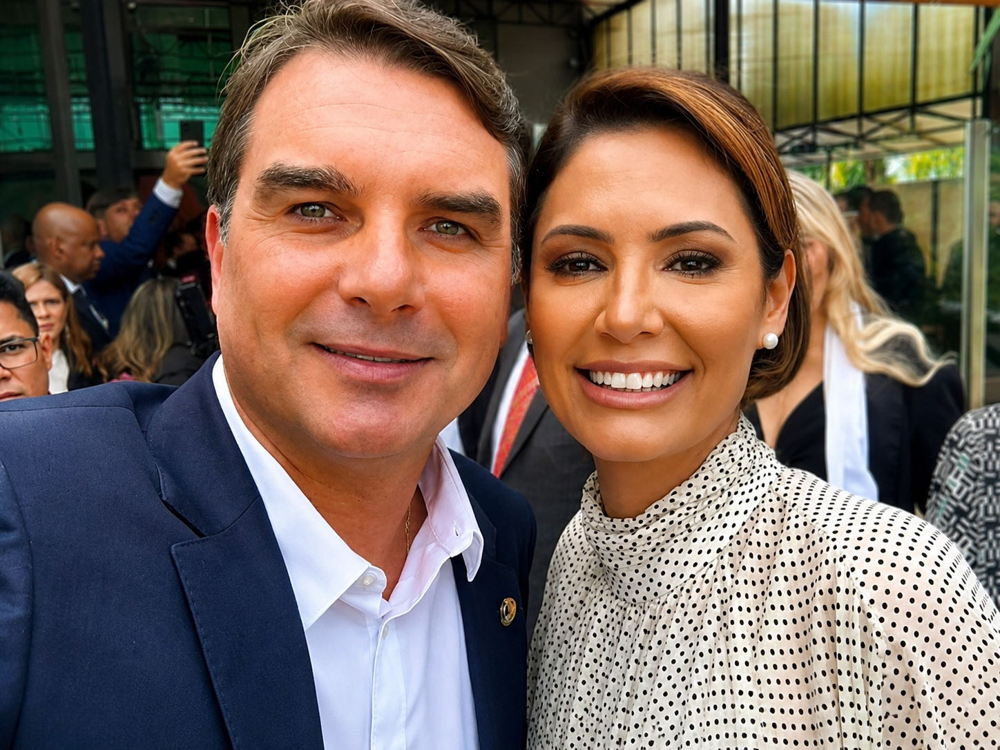 Racha na família: Michelle bate o pé, deixa campanha de Flávio de lado e acende o alerta no PL