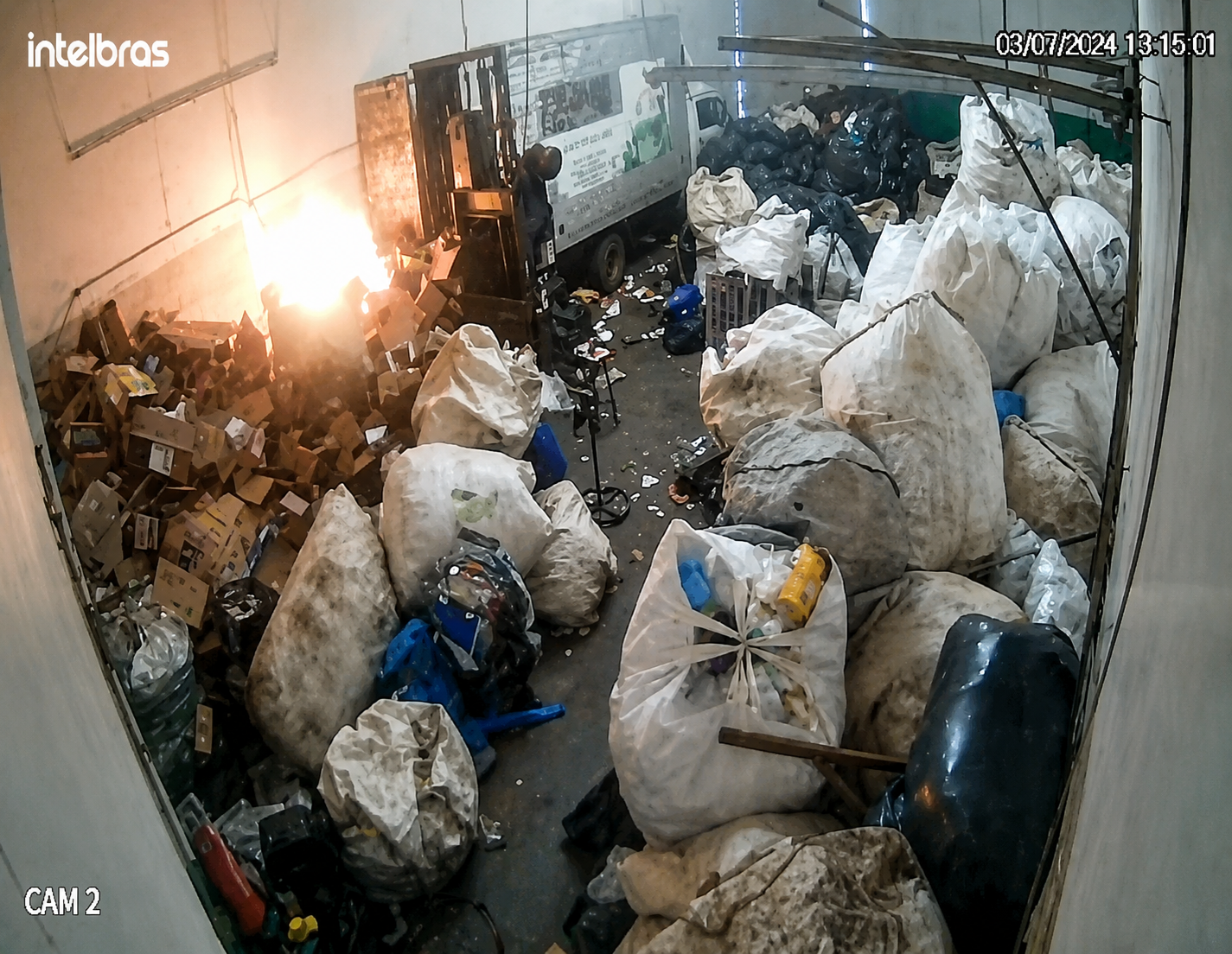 Polícia conclui que incêndio em barracão de recicláveis em Birigui pode ter sido provocado por cigarro