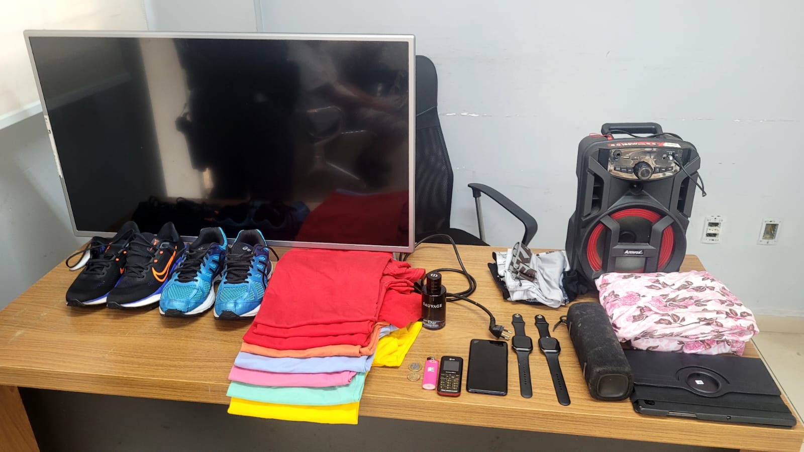 Polícia Militar bota as algemas em dois sujeitos por furto qualificado em Araçatuba
