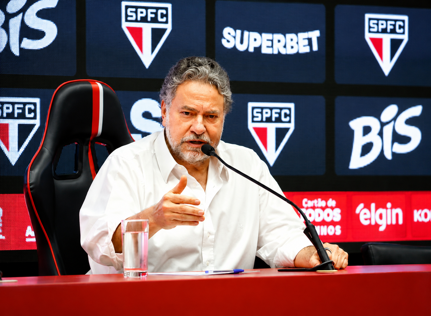 Casares retirava R$ 100 mil em espécie por mês do São Paulo, dizem testemunhas