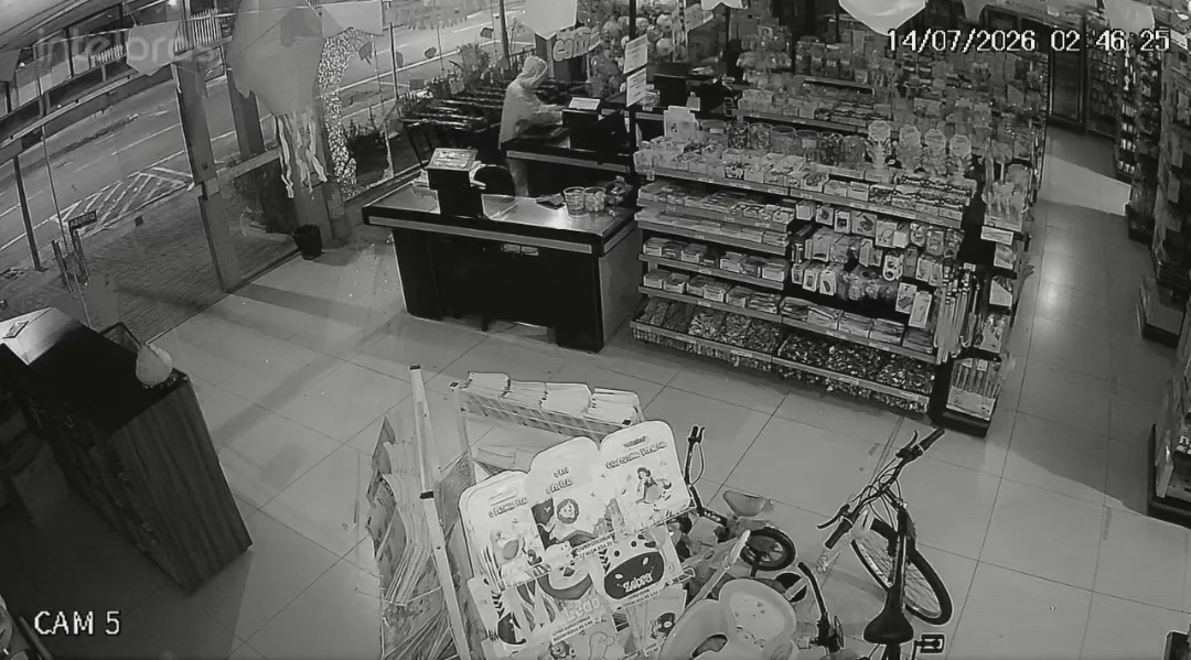 Ladrão quebra Blindex, invade comércio no Centro de Birigui e deixa prejuízo pra comerciante