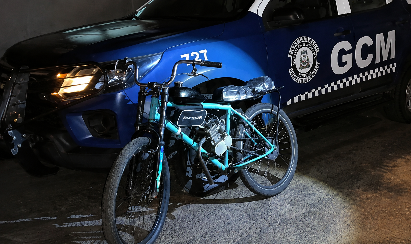 Bike motorizada é apreendida pela GCM durante fiscalização no Quemil, em Birigui