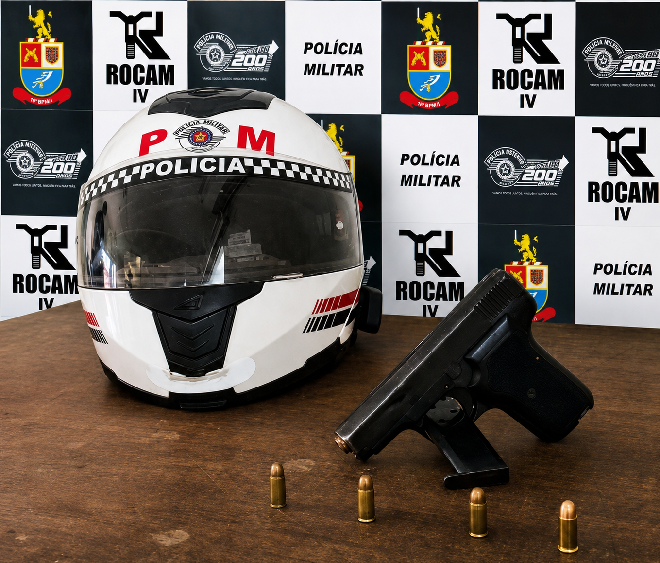 PM acha pistola carregada em casa com duas crianças sozinhas