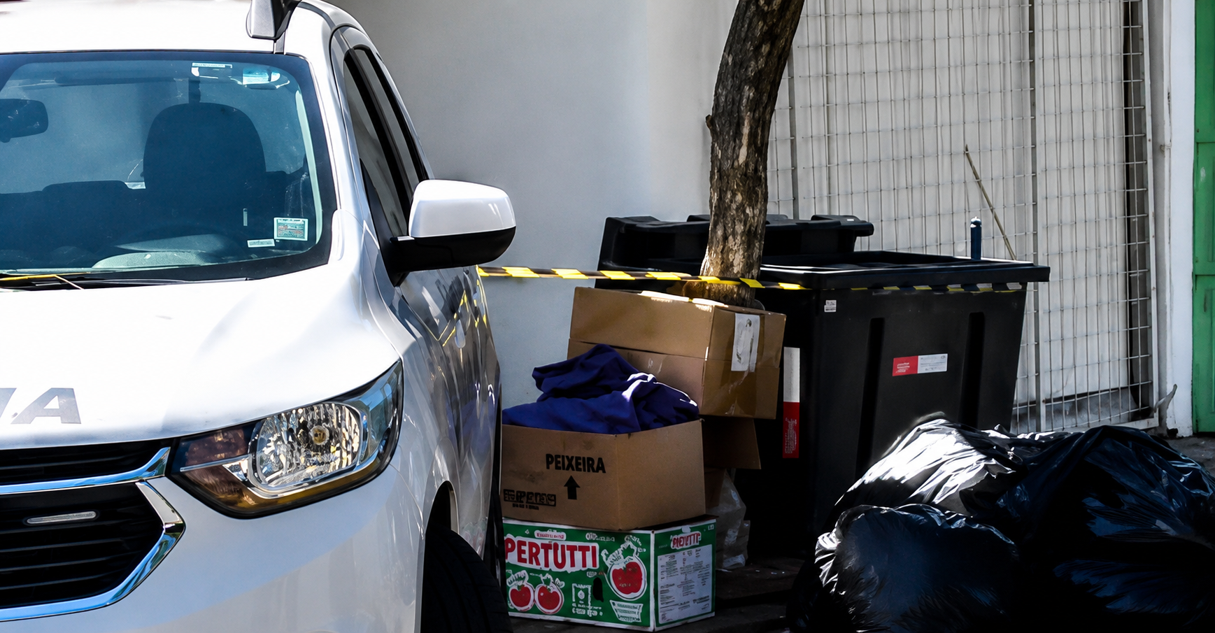 Corpo esquartejado é encontrado dentro de lixeira de marmitaria