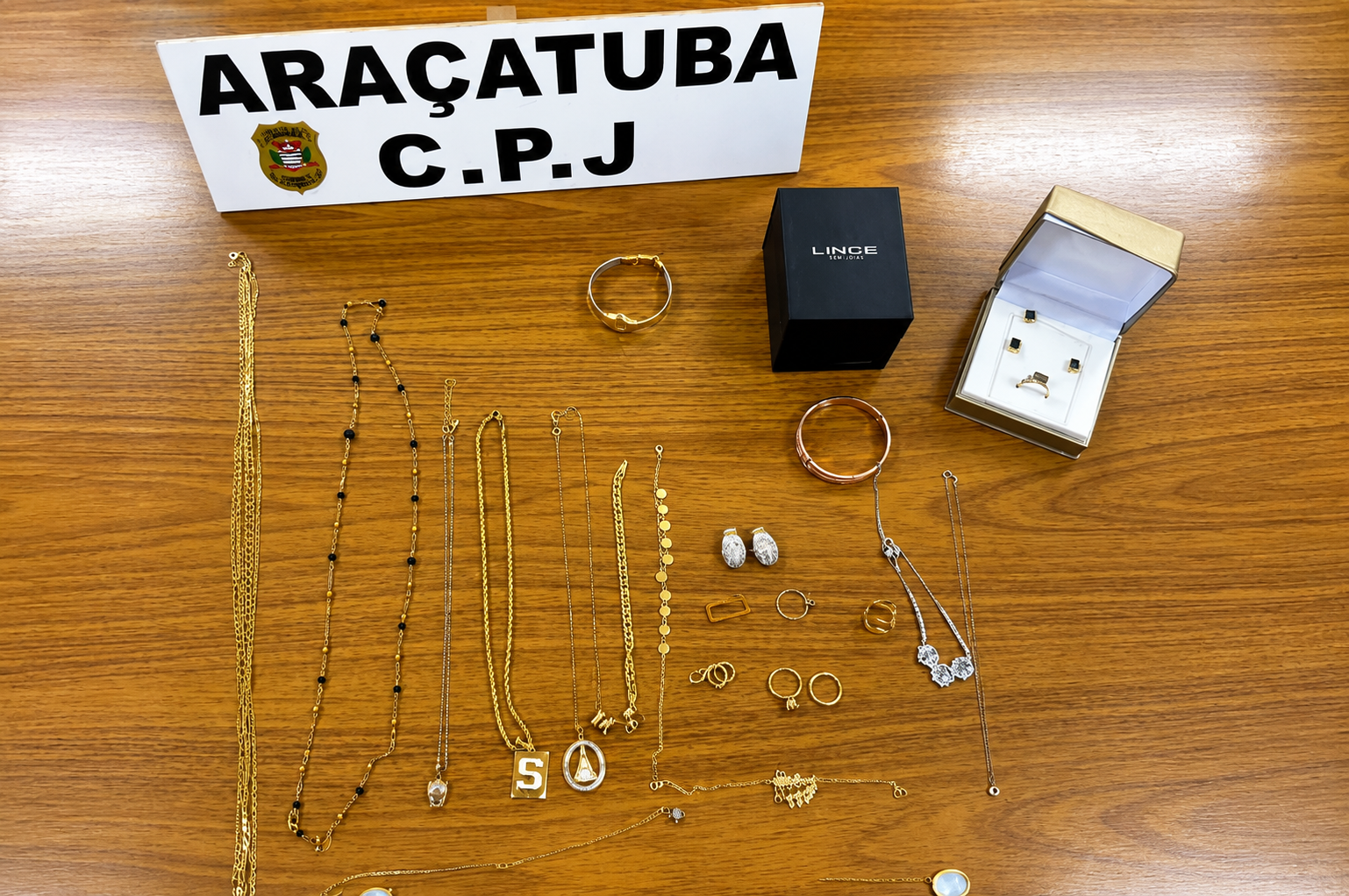 Polícia Civil de Araçatuba encontra joia furtada da patroa na casa de diarista
