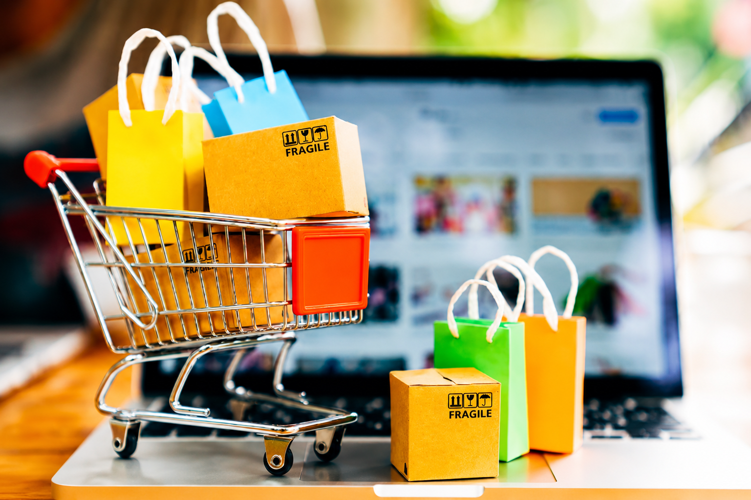 Dia dos Pais chegando: Compras na internet facilitam a busca pelo presente, mas cobram atenção pra não cair em furada