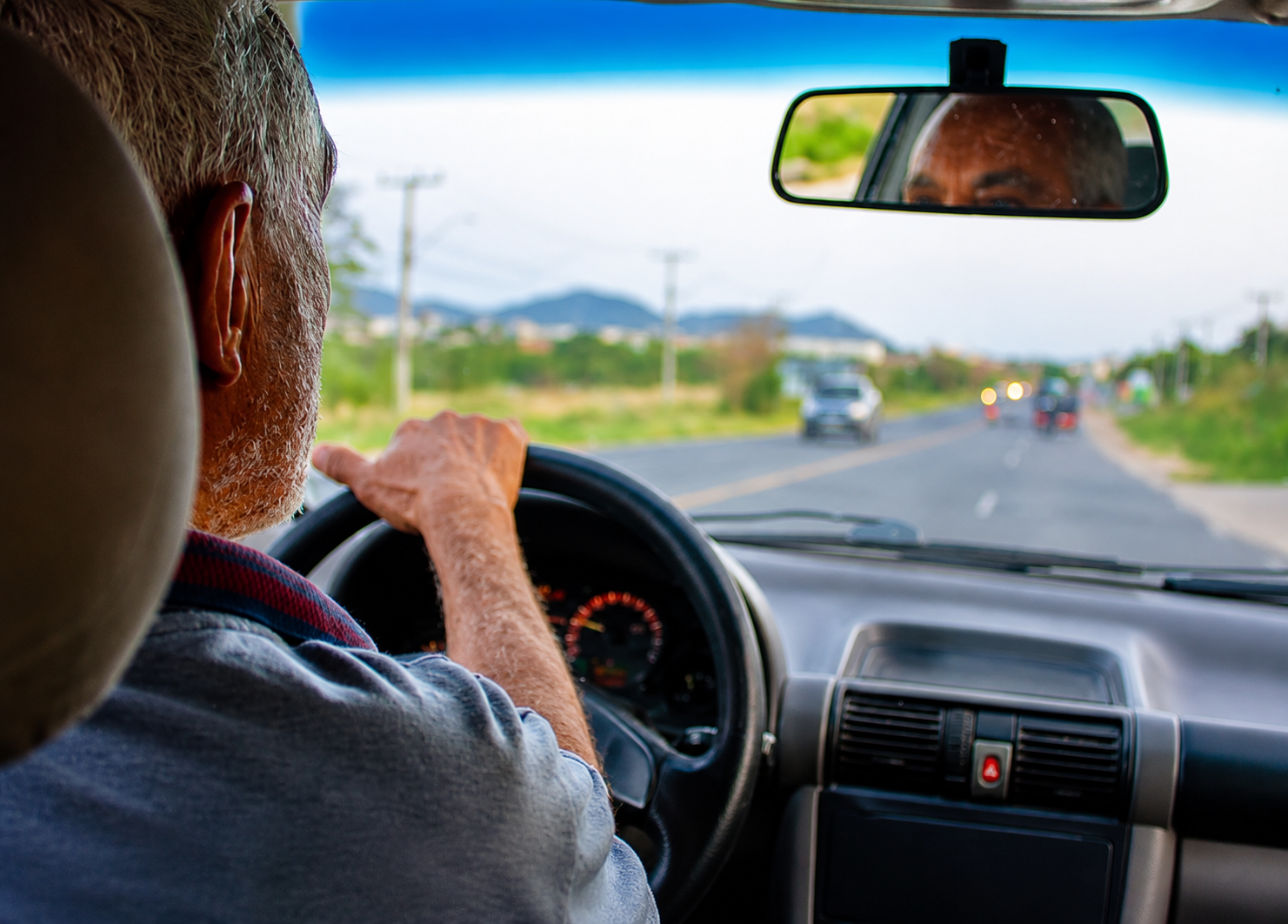 Motoristas acima dos 56 anos têm desconto inédito no seguro auto em 2026; entenda o motivo
