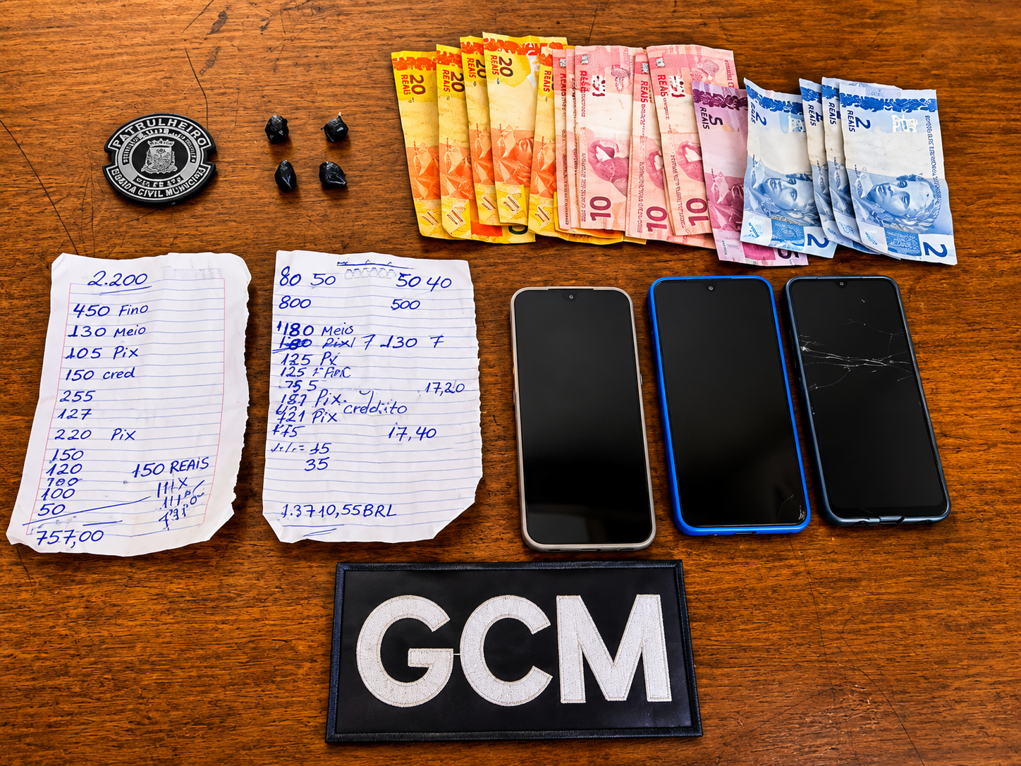 Suspeito joga droga no cano de descarga, resiste à abordagem e é detido pela GCM