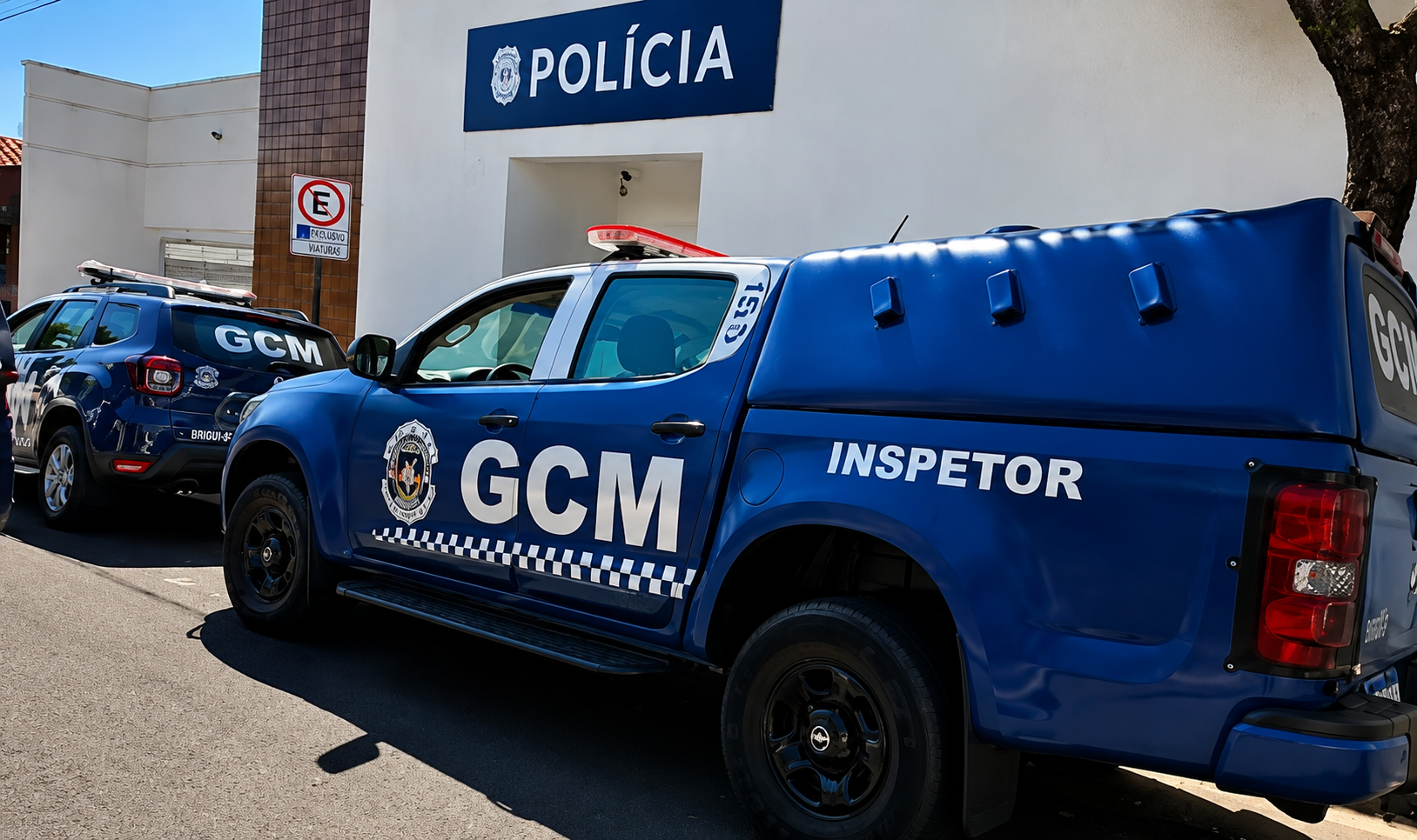 GCM pega de jeito homem de 34 anos procurado por tráfico após correria e pulada de muro