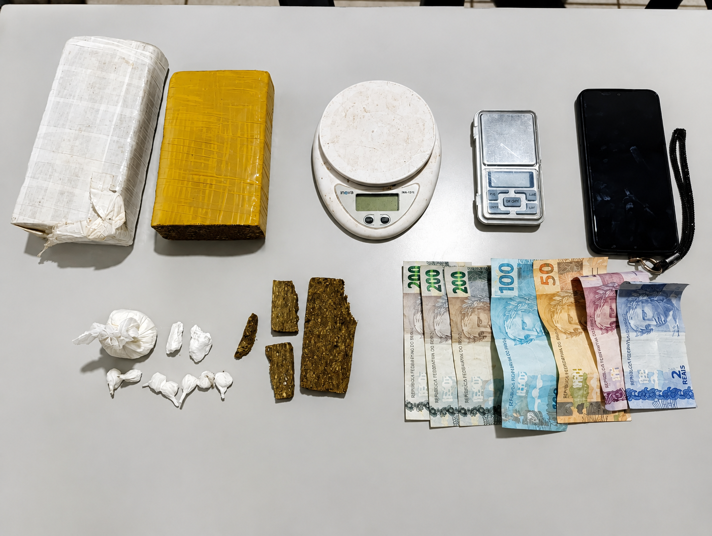 Polícia Militar fecha o cerco na roça e prende dois por tráfico de drogas