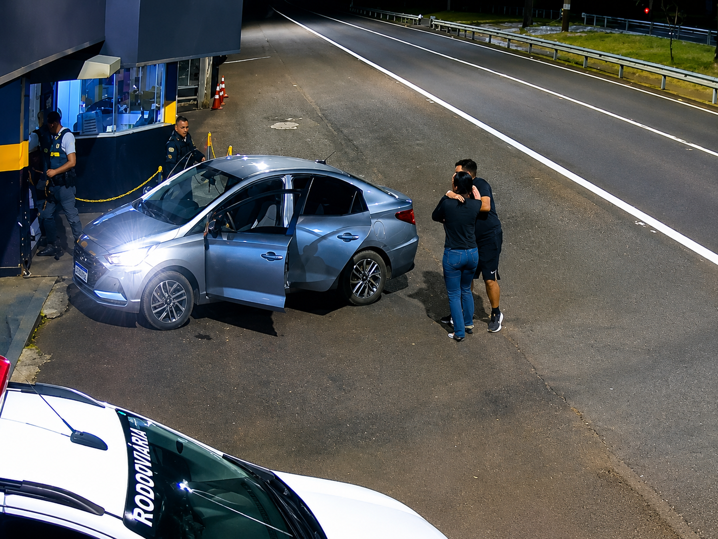 Policiais rodoviários salvam garotinho de 2 anos desmaiado e engasgado
