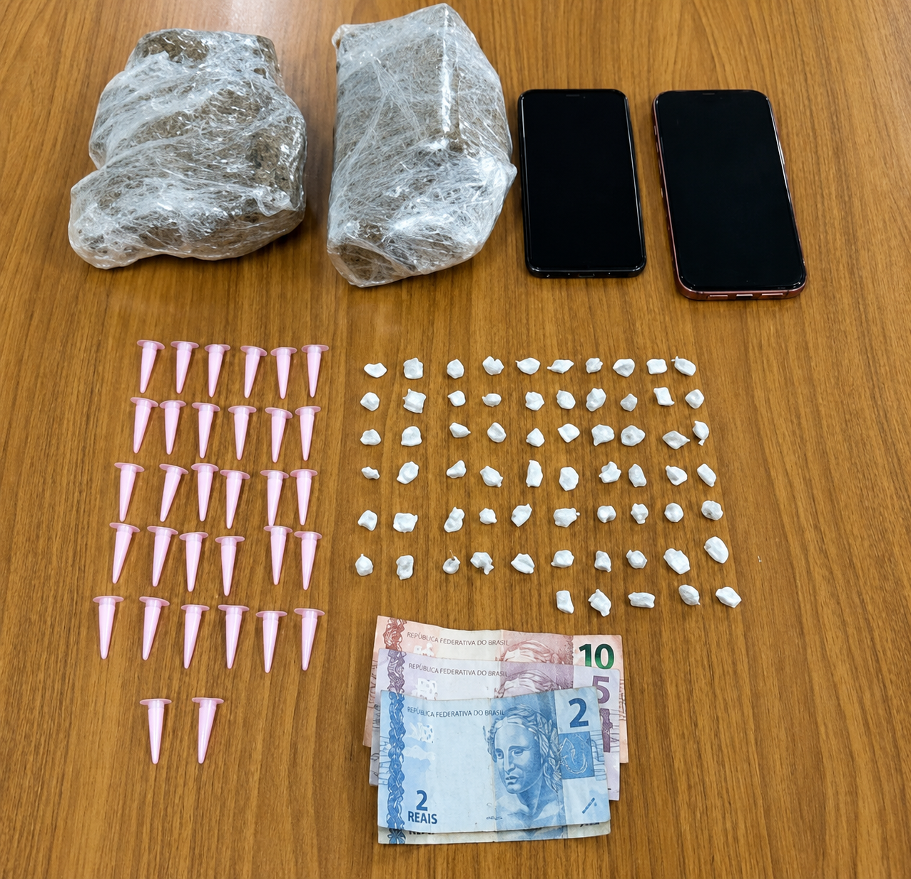 Dupla de moto cai na rede da Força Tática com Kilo de maconha, crack e cocaína em Araçatuba