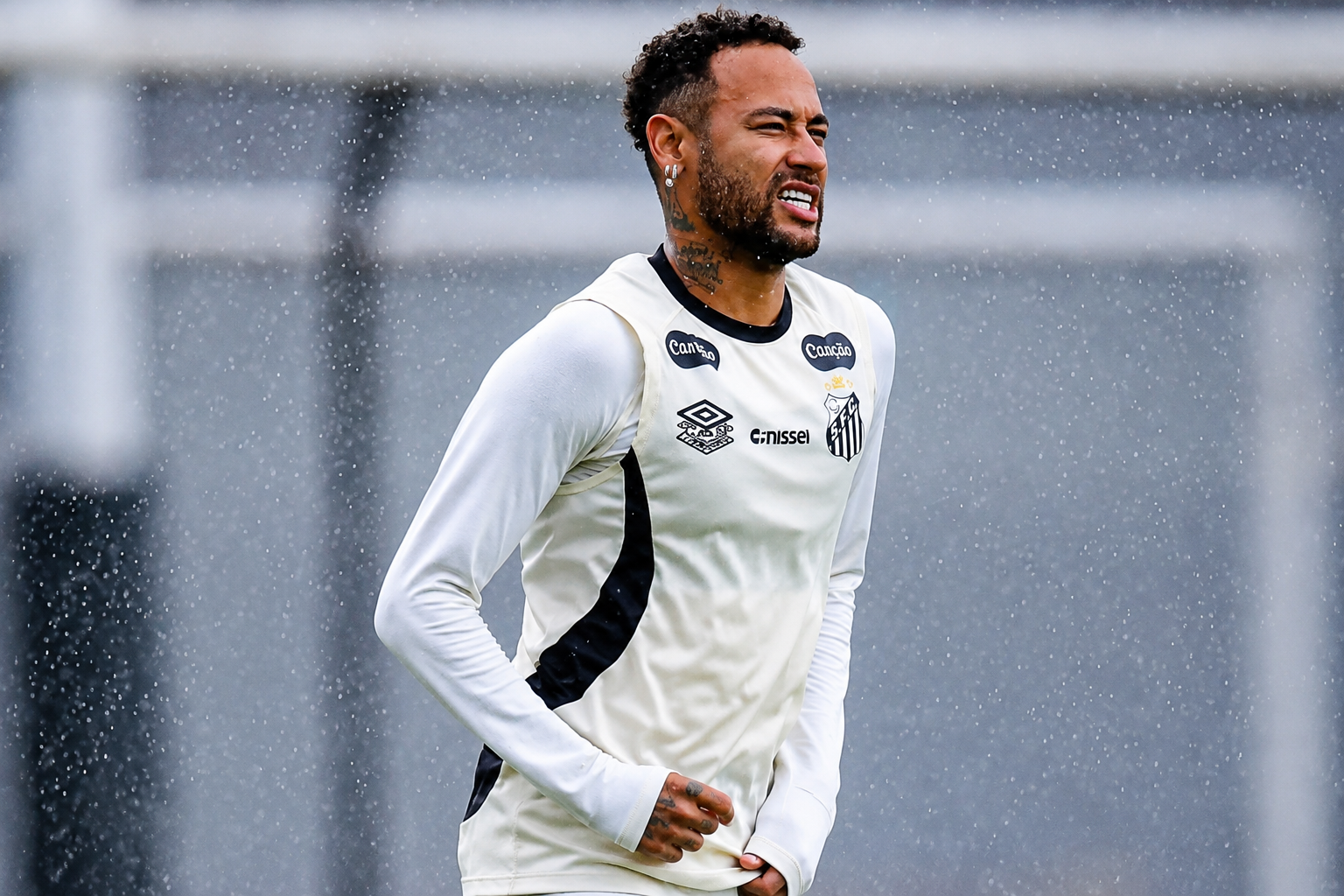 Com quadro gripal, Neymar vira dúvida e desfalca o Santos no penúltimo treino antes do clássico