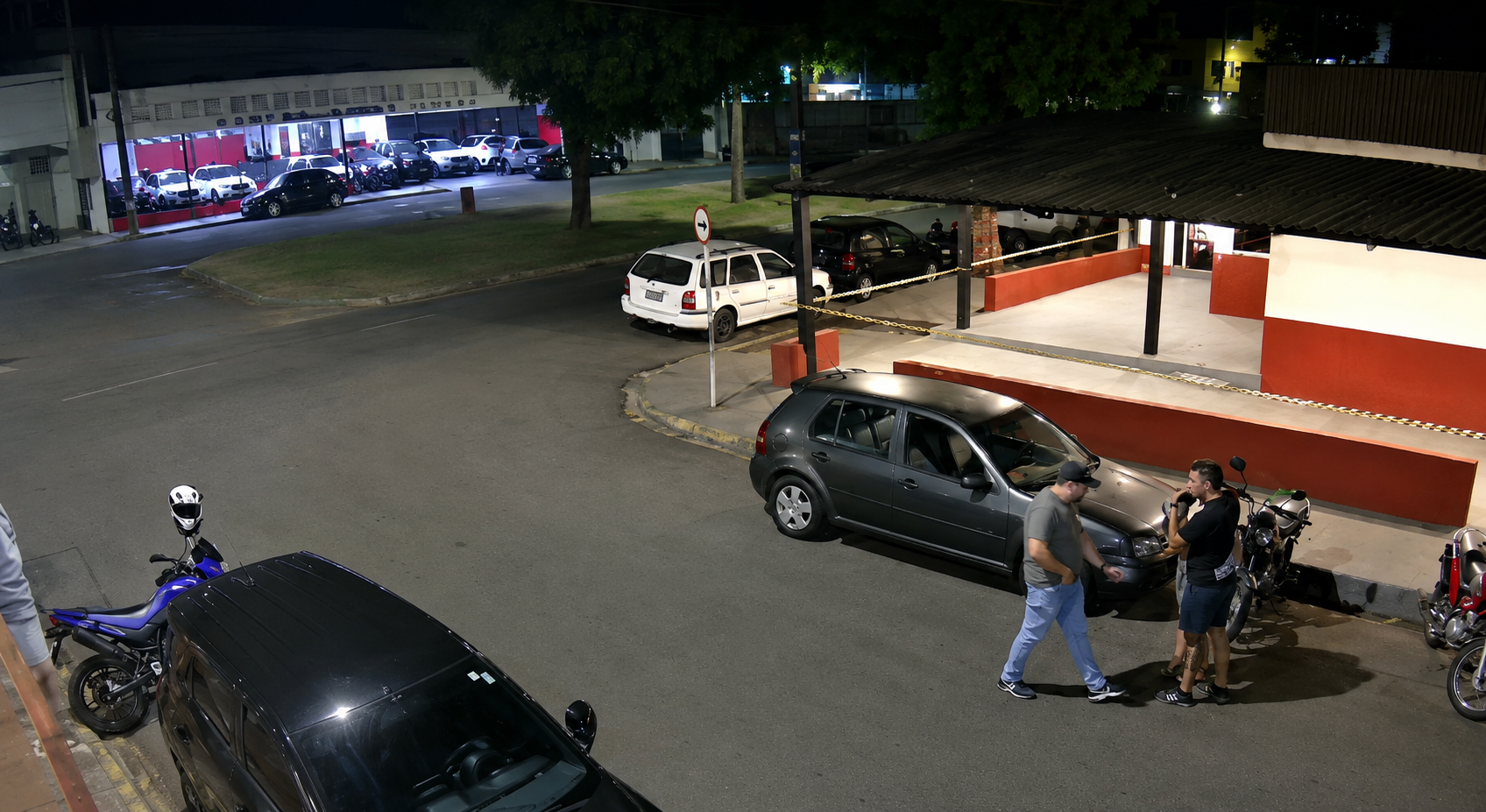 Confusão perto de lanchonete termina com homem morto a tiros por policial penal