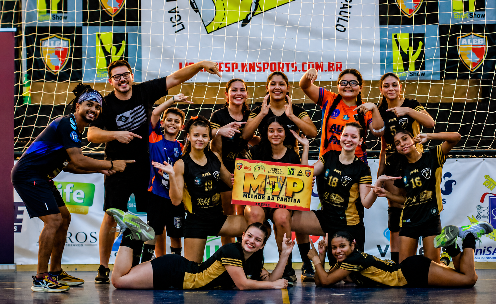 Handebol feminino de Araçatuba brilha na Liga Regional e garante vaga antecipada nas semifinais