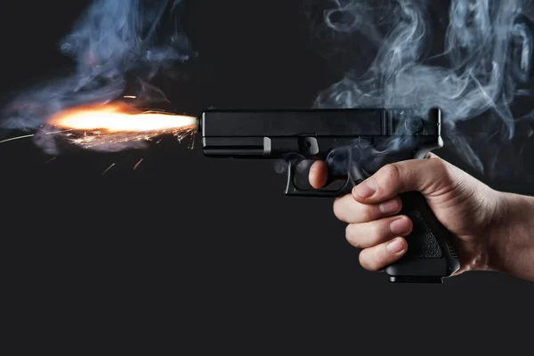 Denúncia de tiros termina com homem preso em caminhonete e arsenal apreendido em Araçatuba