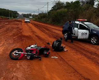 Fuga da GCM termina em colisão com viatura e piloto de 23 anos preso em Birigui