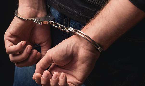 Homem peita a PM para dirigir caminhão e acaba contido com gás de pimenta em Coroados