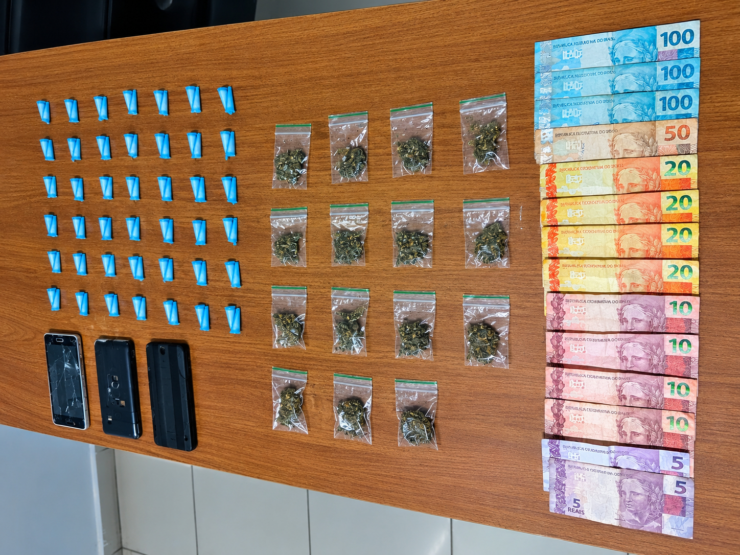 PM pega dois menores no flagrante por tráfico de drogas em Araçatuba