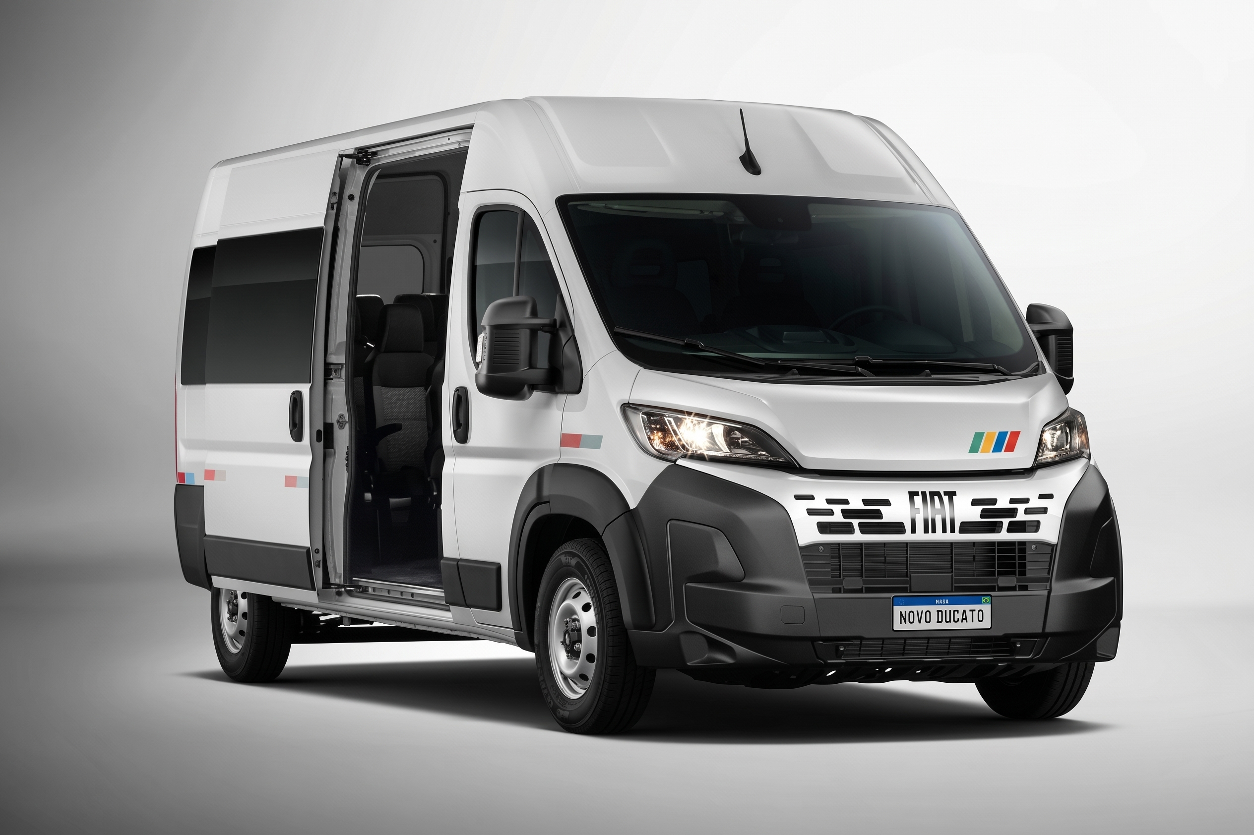 Fiat Ducato 2027 ganha versão Multi com preço sugerido de R$ 315.990