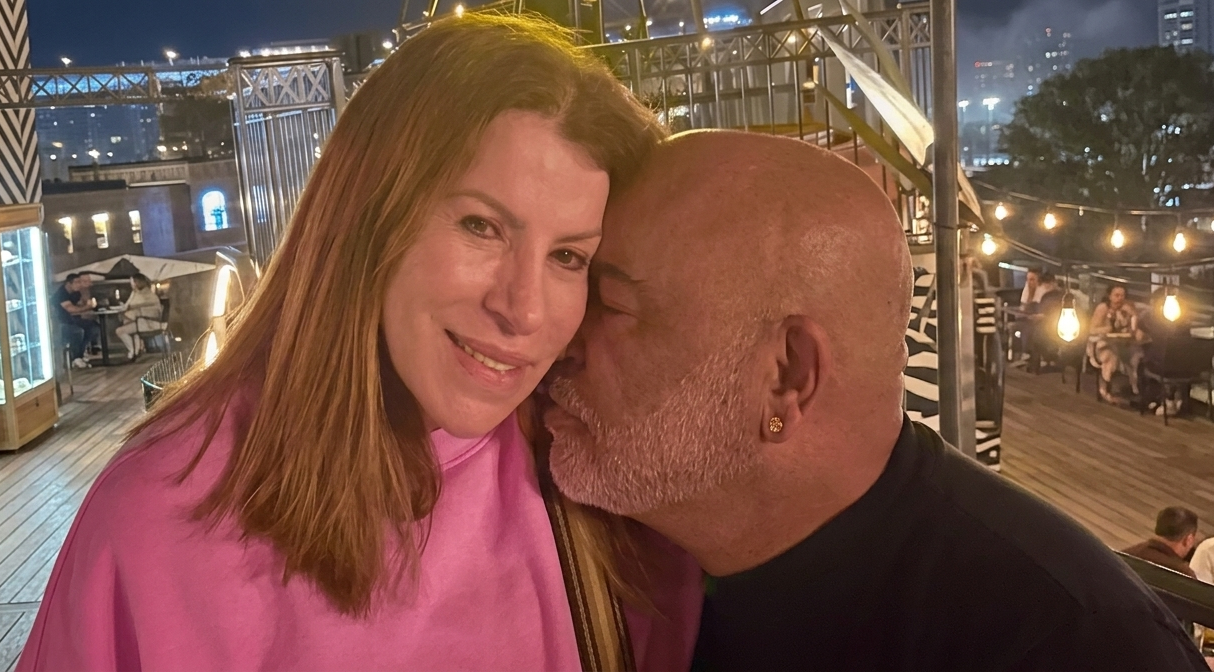Após 42 anos juntos, viúva de Rick emociona ao explicar velório restrito: 'Estará apenas o corpo do nosso amor'