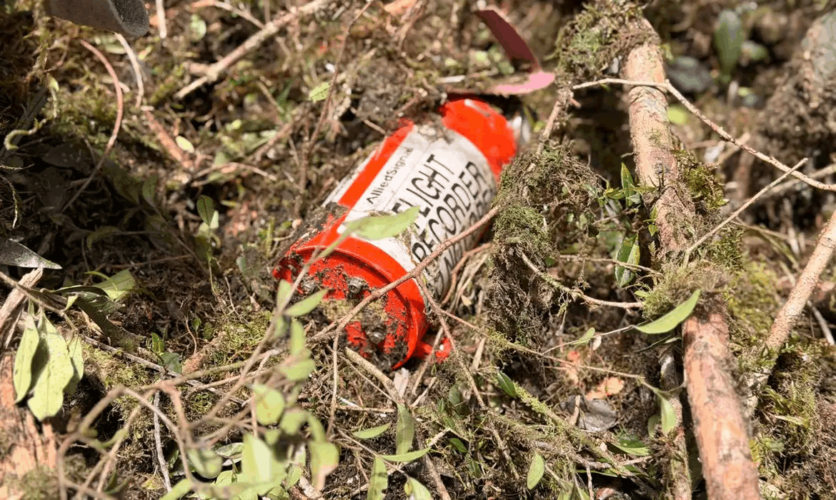 Cenipa encontra caixa-preta de helicóptero que caiu com cantor Rick em SC