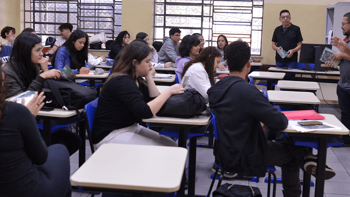 Passaporte na mão! Etecs da região abrem inscrições para bolsas de intercâmbio de inglês e espanhol