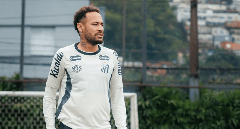 Neymar treina sem restrições com o grupo e vai pro jogo contra o Flamengo