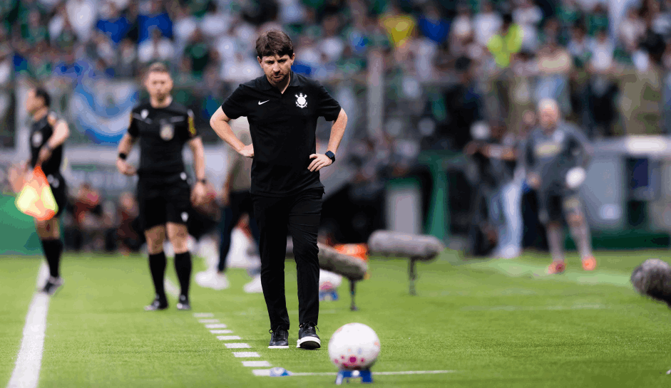 Técnico interino exalta Seedorf e garante que elenco do Corinthians não está desmotivado após goleada