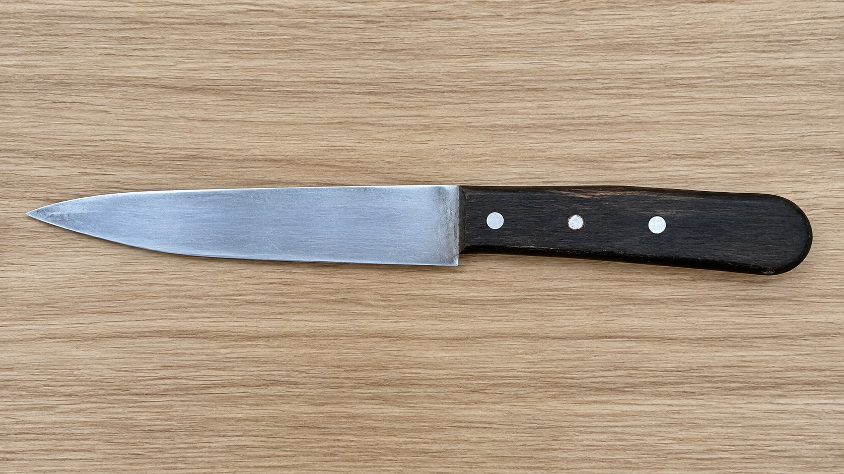 Homem exaltado ameaça vítima de morte e precisa ser contido à força pela PM