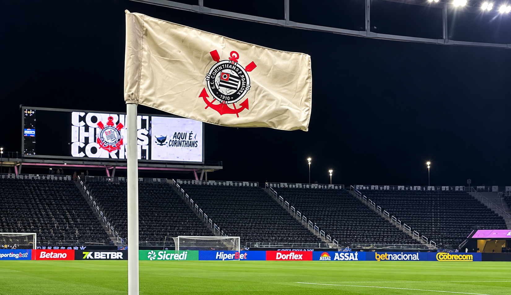 Comitiva do Corinthians e chefões da Gaviões viajam para fechar acordo da Arena com a Caixa