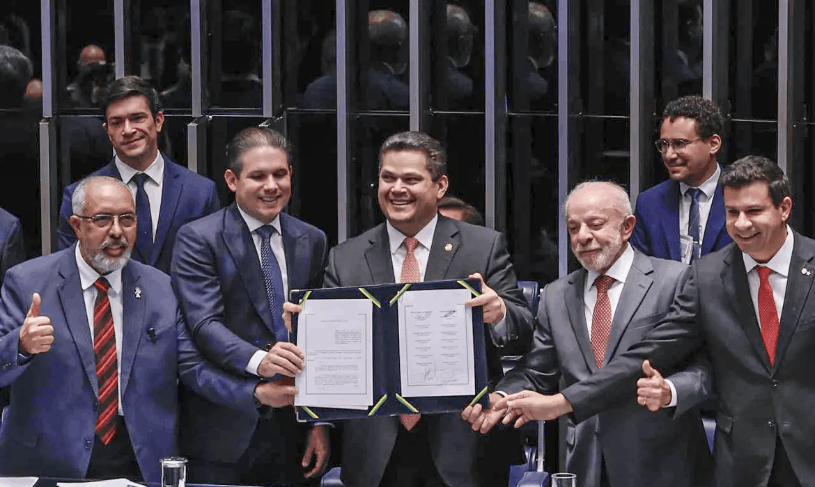 Congresso promulga fim da escala 6x1 e novas duas folgas semanais começam em 60 dias