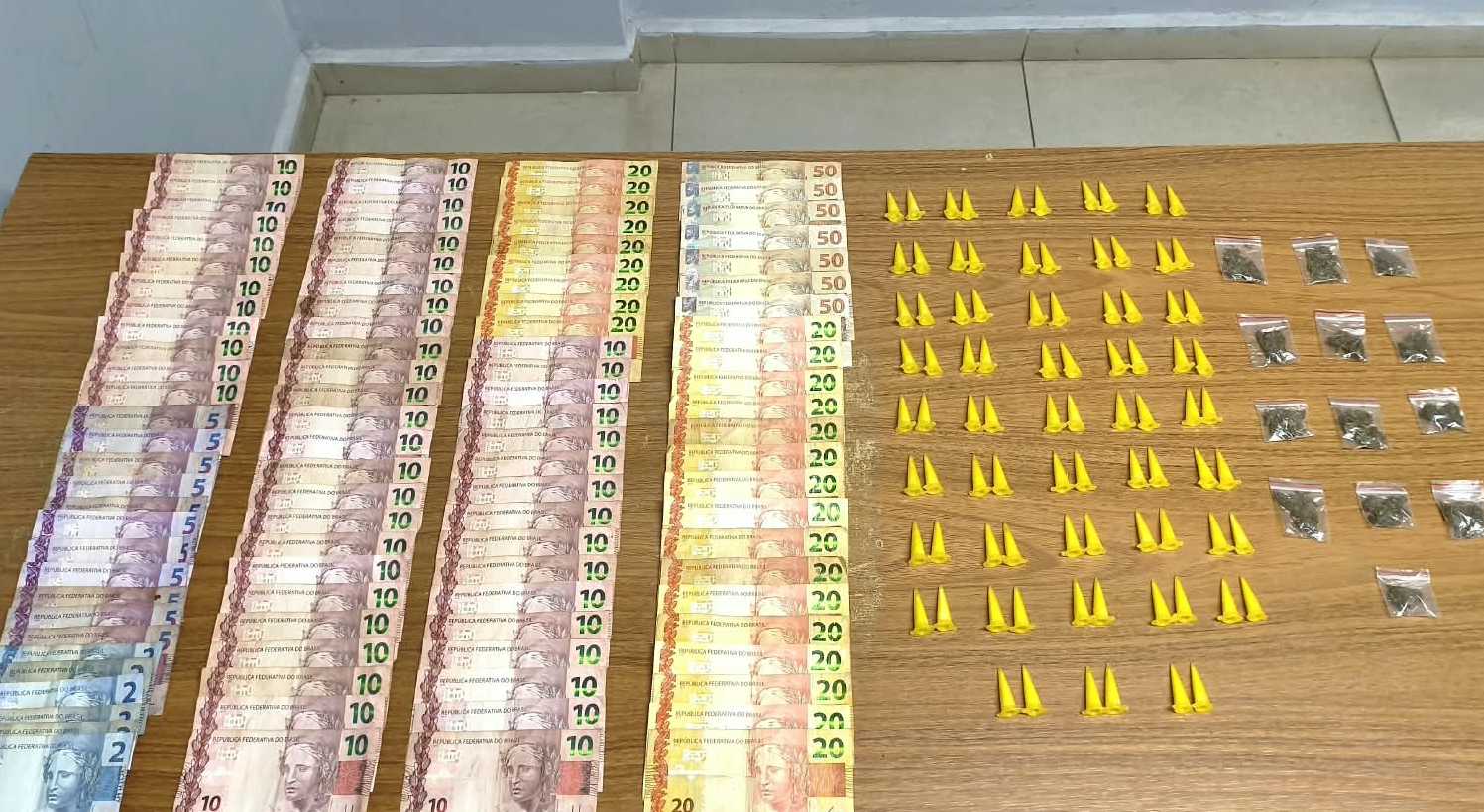 Rodou na madrugada: Sujeito é preso em flagrante por tráfico com 'kit recheado' e dinheiro vivo em Araçatuba