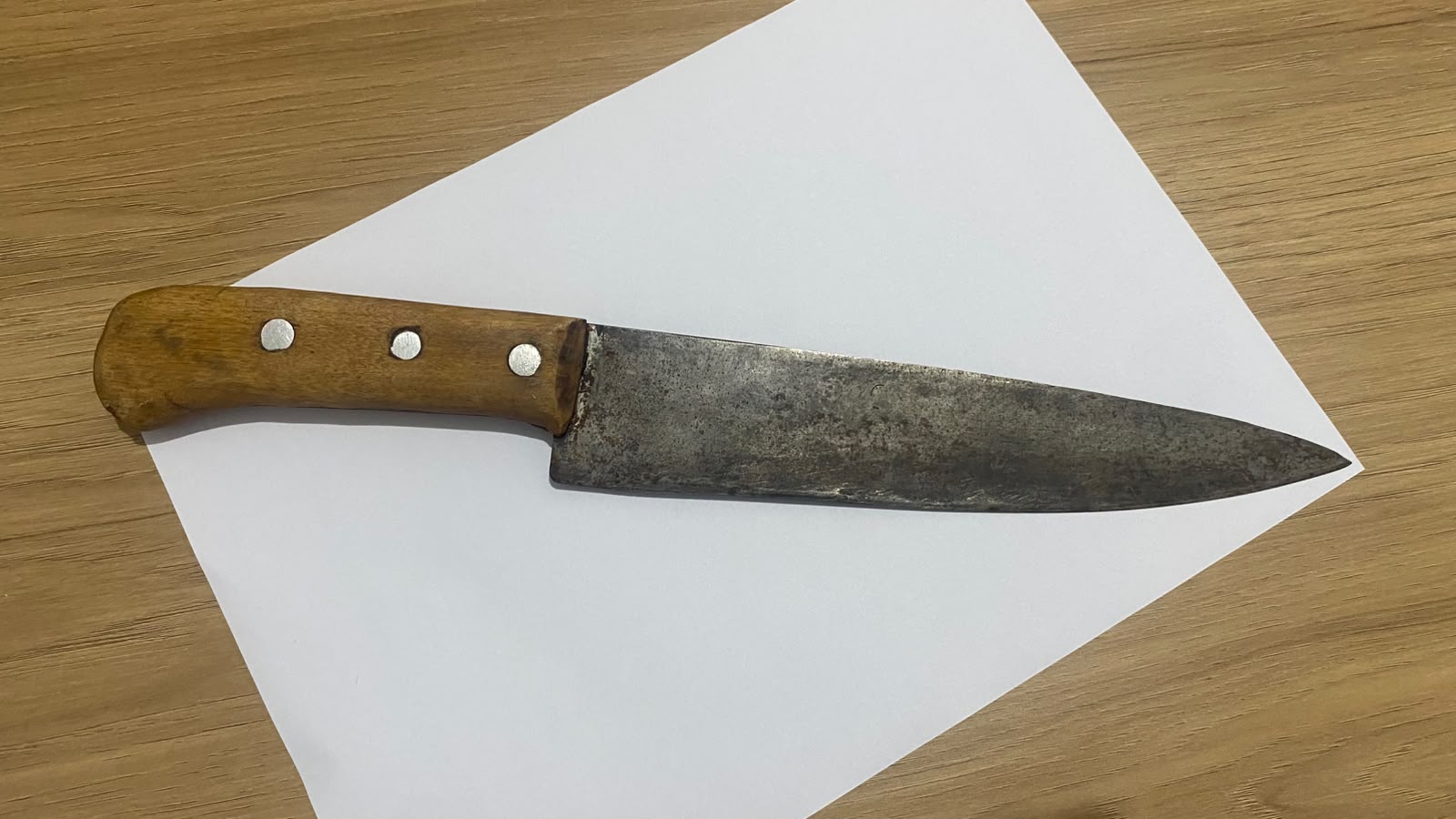 Bêbado, homem ameaça matar esposa e filho acamado com faca e acaba preso em Penápolis