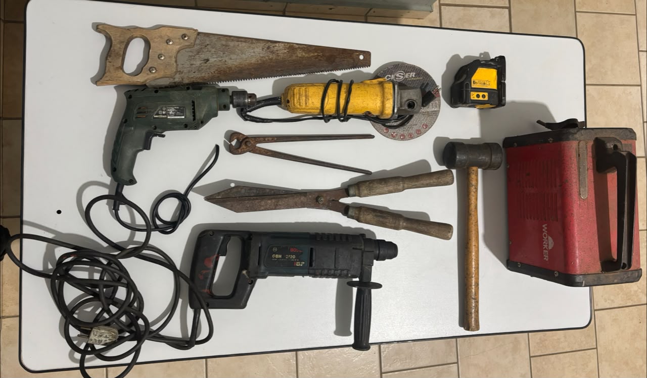 Homem tenta limpar casa desabitada e cai no cerco da PM com mala recheada de ferramentas pesadas